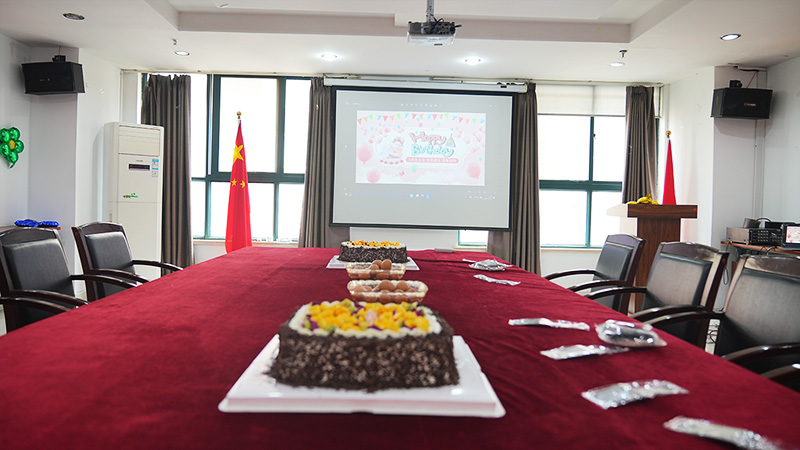 以报答本：腾博tengbo锅炉照常进行5月份员工生日会，，，，，，，，诠释企业温馨文化！